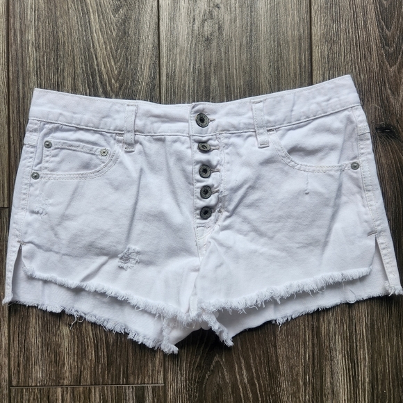 Free People White Distressed Button Fly Denim Shorts 26 - Picture 1 of 9